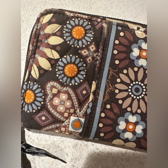 Vera Bradley Brown floral wallet with multiple compartments and zipper closure - Picture 11 of 15